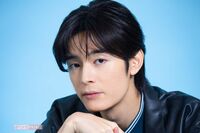 塩野瑛久「実年齢は表現の枷になるような気がする」俳優の年齢表記は「“意味あるのかな?”って思う」