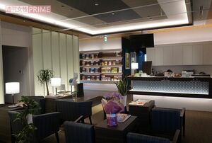 丸亀町クリニックの待合室はまるでホテルのロビーのよう。また、CTなどの機器も導入