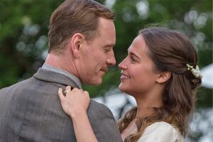 『光をくれた人』●監督：デレク・シアンフランス／出演：マイケル・ファスベンダー、アリシア・ヴィキャンデル、レイチェル・ワイズほか／上映時間：2時間13分／イギリス・ニュージーランド・アメリカ／配給：ファントム・フィルム　2017年5月26日（金）より、TOHOシネマズ シャンテほかで公開　(c)2016 Storyteller Distribution Co., LLC