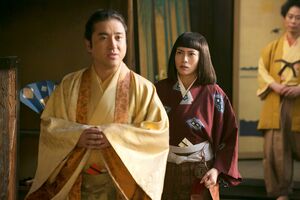 井伊家に出入りする商人・瀬戸方丈（ムロツヨシ）。見覚えのある顔に直虎は驚愕する　(c)NHK