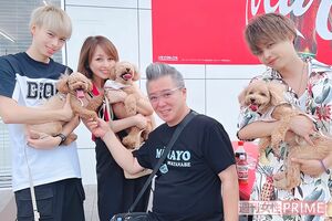 夫の矢島昌樹さんと息子の愛弥さんと名月さん。子どもは2人ともタレントとして活躍中