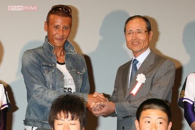 新庄剛志と王貞治氏（2010年、映画『僕たちのプレイボール』イベントにて）