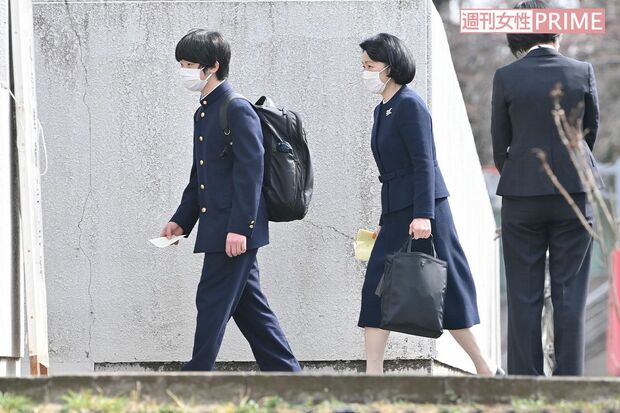 筑附の説明会に向かわれる悠仁さまと紀子さま