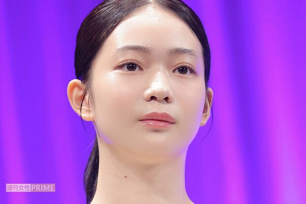 ドラマ『ぼくたちん家』で楠ほたる役を演じる白鳥玉季