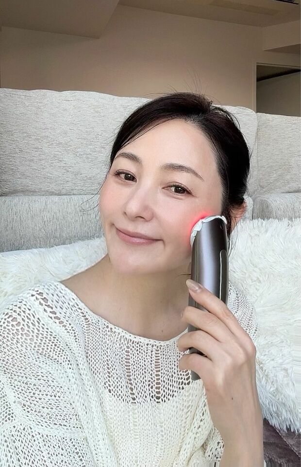 リフトケアと高浸透を叶えるヤーマンの多機能型美顔器「フォトプラスディープリフト」を愛用　※画像をクリックするとAmazonの商品ページにジャンプします。