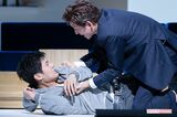 舞台『Le Fils 息子』で共演したと岡本圭人（左）と岡本健一（右）撮影／齋藤周造