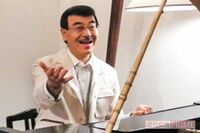 《東京・小金井》「ツバ吐きじいさん」の正体は幼稚園理事長で東京藝大卒の芸術家〈ウイッグ&全身黒ずくめ…