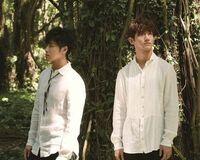 持ち歩きもできるポータブルサイズ 東方神起の写真集発売