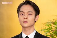 窪田正孝「オレを見て!」“三角関係”勃発、妻・水川あさみが夢中の『エール』俳優