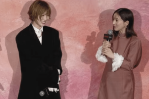 山田涼介に似ていると話題の松岡茉優(『vois ヴォイス』公式YouTubeより)