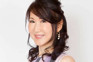 加藤ひとみさん　1962年生まれ。たるみ改善コンサルタント。メスを使わず自力でたるみを引き上げる「顔ダンス」を考案。YouTube「おきゃんママの若見えチャンネル」は登録者数93万人超。