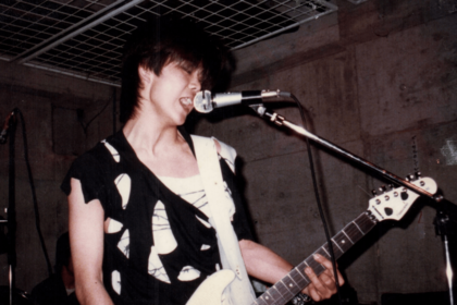 高校生のころ。機械科でさまざまな立場の同級生たちと付き合いつつ、ロックに明け暮れていた。芸能プロダクションの養成所にも通っていた