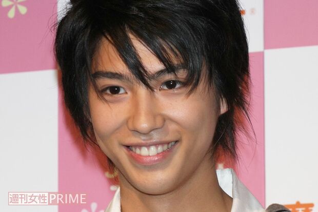20歳のころの賀来賢人。俳優デビューしたばかりで表情が初々しい（2008年）