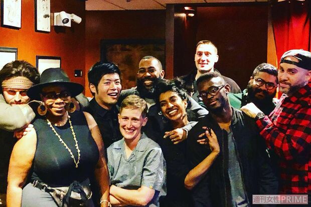 シカゴのコメディアン仲間と。親友とは互いのネタを見せて批評し合う時間をつくり、ブラッシュアップしている