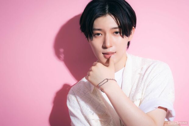 西山智樹 撮影/矢島泰輔、スタイリング/大野紗也、衣装協力/(株)アンティローザ(https://auntierosa.com/)