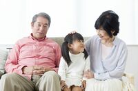 各地で “祖父母手帳” も登場!祖父母のための「孫育て」心得10か条