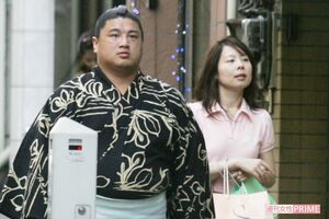 結婚前にデートをしていた嘉風と妻（'07年）