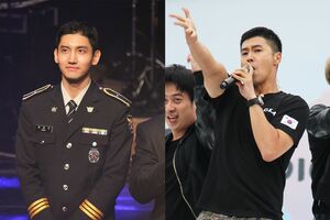兵役中のチャンミン（左）とユンホ