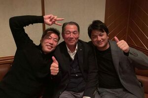 巨人でチームメイトだった村田真一と高橋由伸との写真を'21年12月にSNSにアップした上原浩治（上原のインスタグラムより）