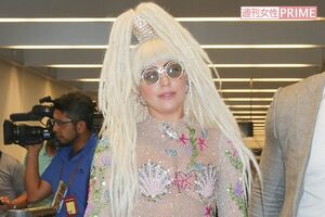 '16年、成田空港に来日したレディ・ガガ