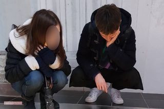 '20年2月、ベルギーの美術館で女性とデートをするウエンツ瑛士