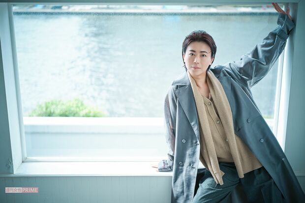 氷川きよし　撮影／廣瀬靖士　ヘアメイク／遠山達也（RELAXX）　スタイリング／YOSHIMIYAMASU（SIGNO）　衣装協力／JNBY、GYPPHY