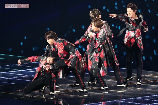 笑顔で歌って踊る5人の姿を見られなくなって半年。ファンは早くも活動再開を熱望している