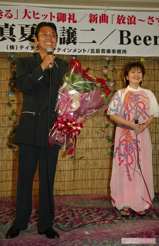 デビュー30週年ビアパーティーでの山本譲二（2003年8月）