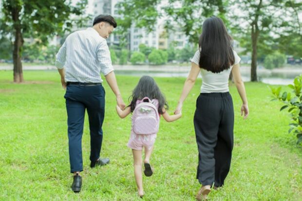 少子化対策に「真正面から取り組む」と述べた菅首相だが、親いじめの方策に批判殺到! ※写真はイメージです
