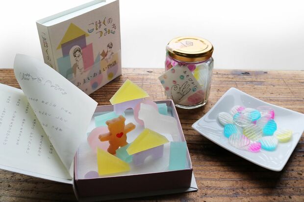 『こはくのつみき』1296円、『あまいおはじき』891円