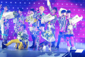 『SnowMan1stDOMETour2023iDOME』東京ドームの懐かしショット＆昨年のアリーナツアーを振り返りショット