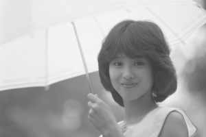 '80年、デビュー当時の聖子。ぶりっ子キャラで男性人気が爆発した