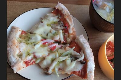 家にある野菜でボリューミーなピザに！