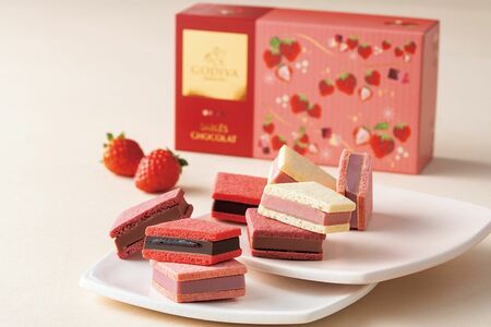 季節限定のストロベリー4種を詰め合わせ。数が選べて、配りギフトにも活躍。3個入り／1134円、5個入り／1998円、9個入り／3672円、14個入り／4860円