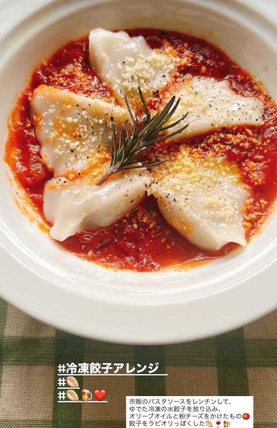 「市販のパスタソースでラビオリ風に。ジェノベーゼとかトマト系以外も合いそう（@リサ）」