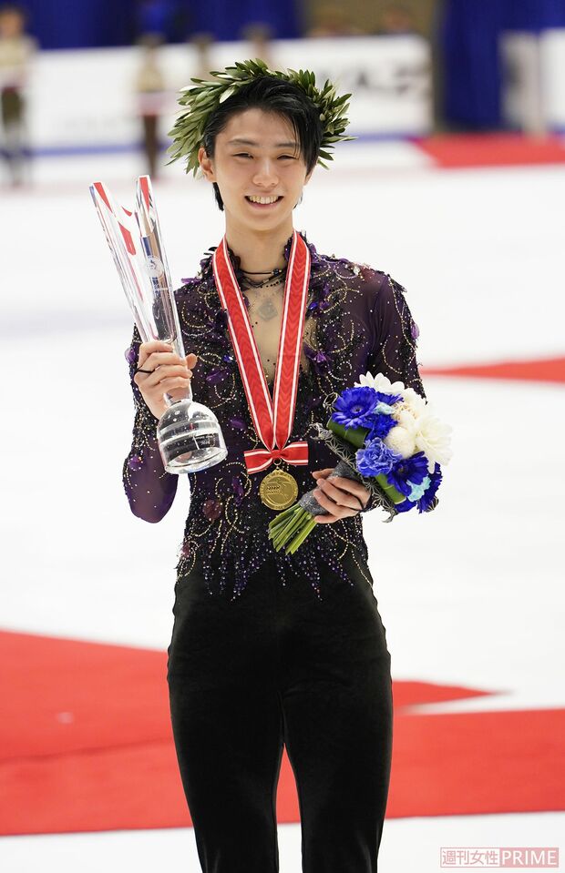 表彰式を終えて記念撮影。「久しぶりに日本で滑れて楽しかった」　撮影／坂本清