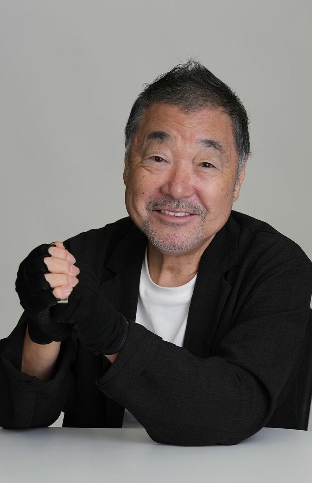 数々の写真集を手がけその数は400冊を超える山岸伸氏(本人提供)