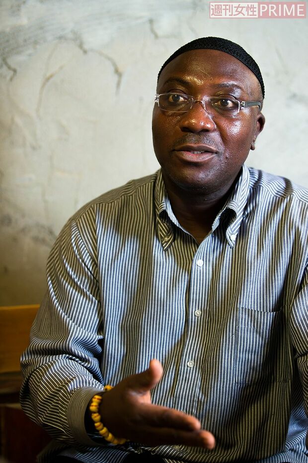 日本語に慣れないころは職探しでも苦労したが、懸命にマスターした。「お笑いのテレビ番組が好きで、志村けんやコロッケ、清水アキラのネタでも日本語を学んだ」とトニーさん