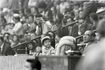 '64年の東京オリンピックを国立競技場でご観戦される天皇皇后両陛下と徳仁さま（当時）