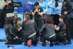 2月16日のアメリカ戦、試合の合間でお菓子をもぐもぐするカーリング日本女子代表の選手たち(JMPA代表撮影)