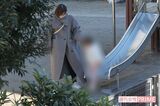 12月25日、自宅近所の公園に娘を連れて現れた篠田麻里子