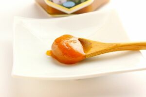 キャラメルのような濃厚なクリーム状で、味や風味が特徴的なマヌカハニー