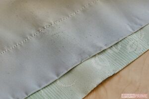 結露を放置するとカーテンにもカビが……　撮影／山田智絵