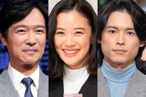 左から堺雅人、蒼井優、松村北斗