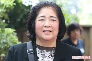 8月30日の朝、自宅から出てきた“女帝”は報道陣に何も語らず