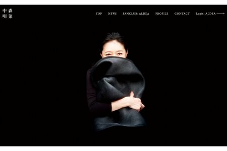 2017年のディナーショー以来6年半ぶりにファンの前に立つ中森明菜（公式サイトより）