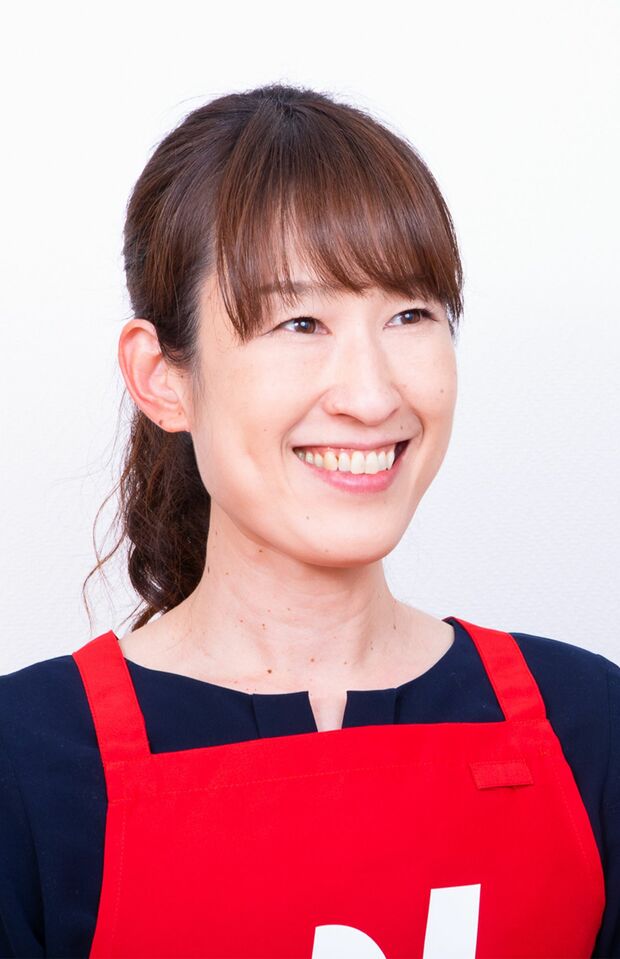 ニチレイフーズ広報 笹嶺舞依子さん●宣伝活動やメディア取材などを行う。「ほほえみごはん」で紹介した冷凍術をまとめた書籍『ニチレイフーズの広報さんに教わる食材の冷凍、これが正解です！』（KADOKAWA）も好評。（写真提供／ニチレイフーズ）