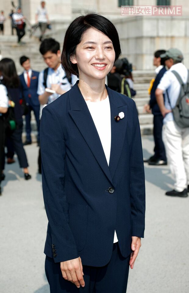 まるでリクルートスーツ？　な石垣のりこ