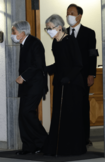11月16日、三笠宮邸を訪問された美智子さま。杖をつき、自らの足でゆっくりと歩かれた