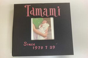 大津さんが作った自身のアルバム。「人生はまだ続いているので、大きなライフイベントがあると、後半の写真を入れ替えています」。最終ページには(遺影用の)エターナルフォトも収録